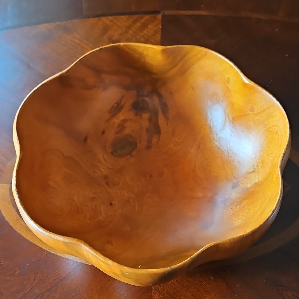 Gorgeous Scalloped Kawaii Wood Serving or Catchall Bowl From the Philippines